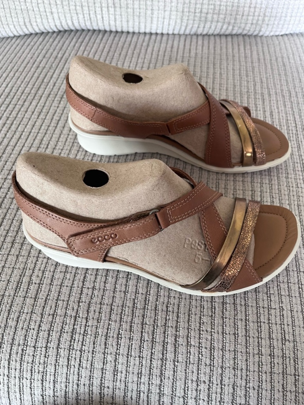 Ecco NIB Felicia Women's 7 Strappy Cashmere/Bronze Wedge Sandal
